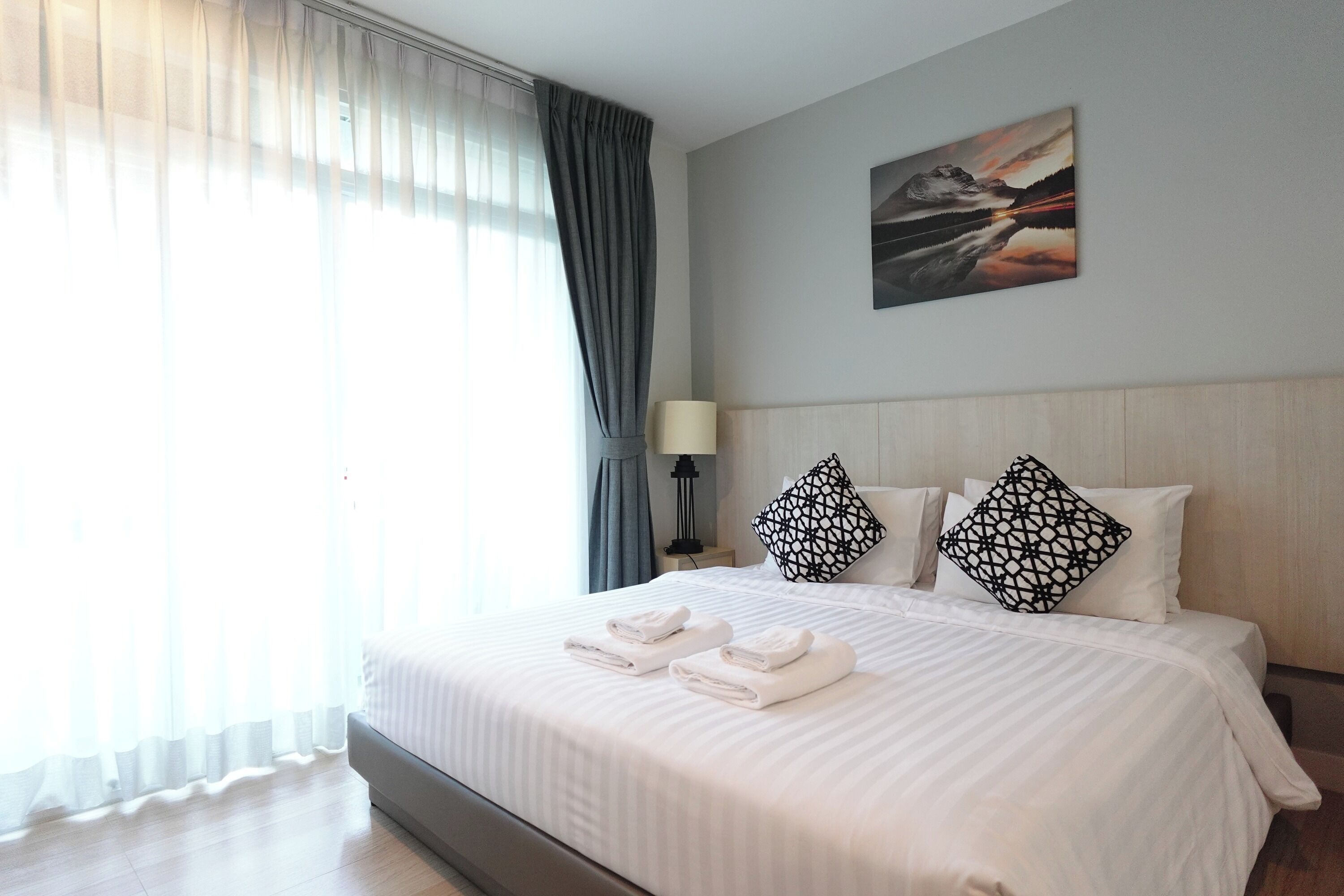 Executive-Suite | Zimmersafe, Schreibtisch, kostenloses WLAN, Bettwäsche