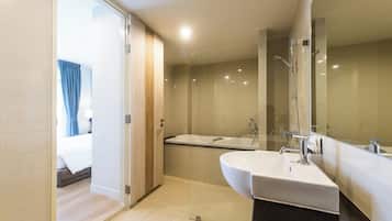 Executive Suite | Bathroom