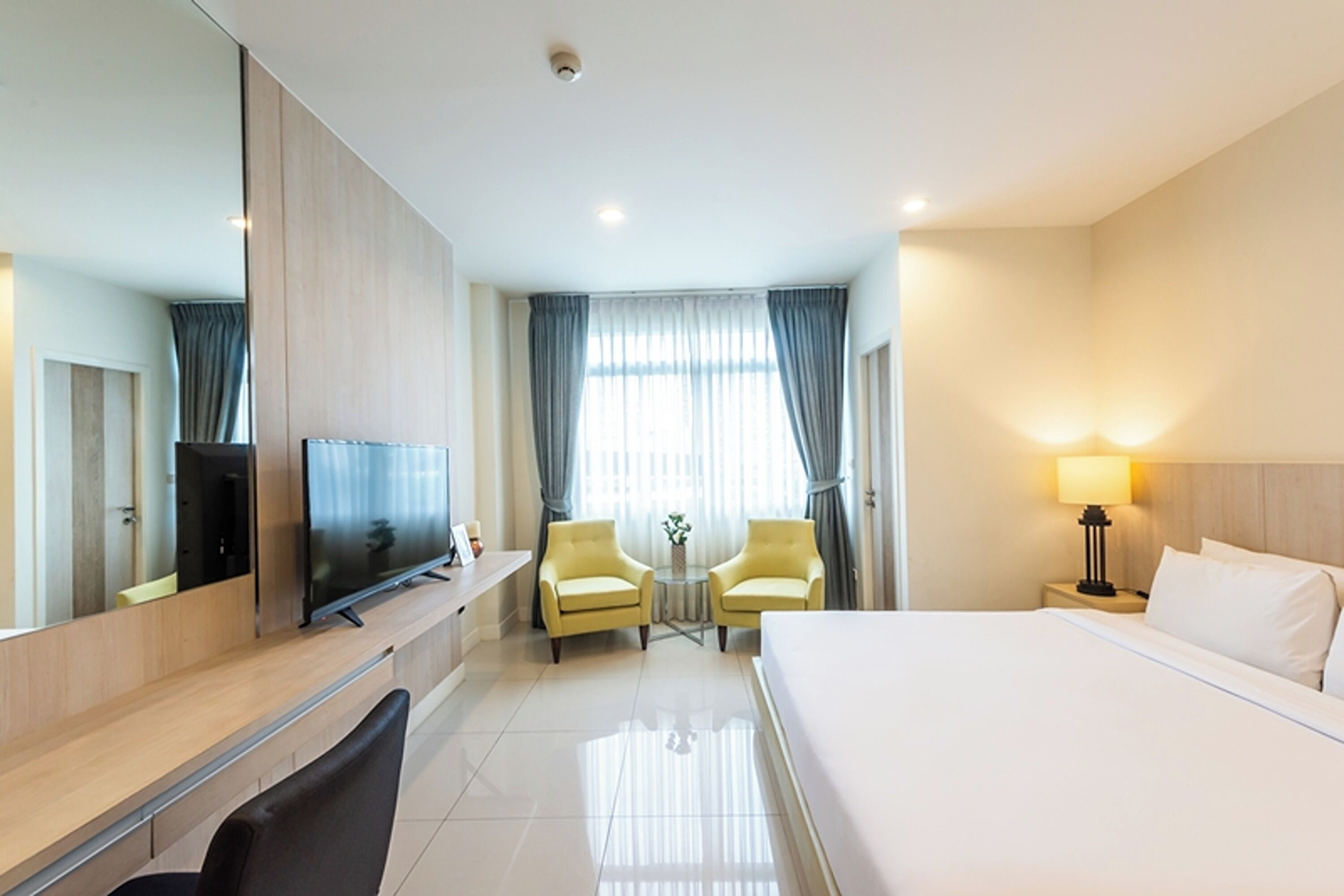 Superior Double Room | In-room safe, desk, free WiFi, bed sheets