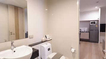 Executive Suite | Bathroom