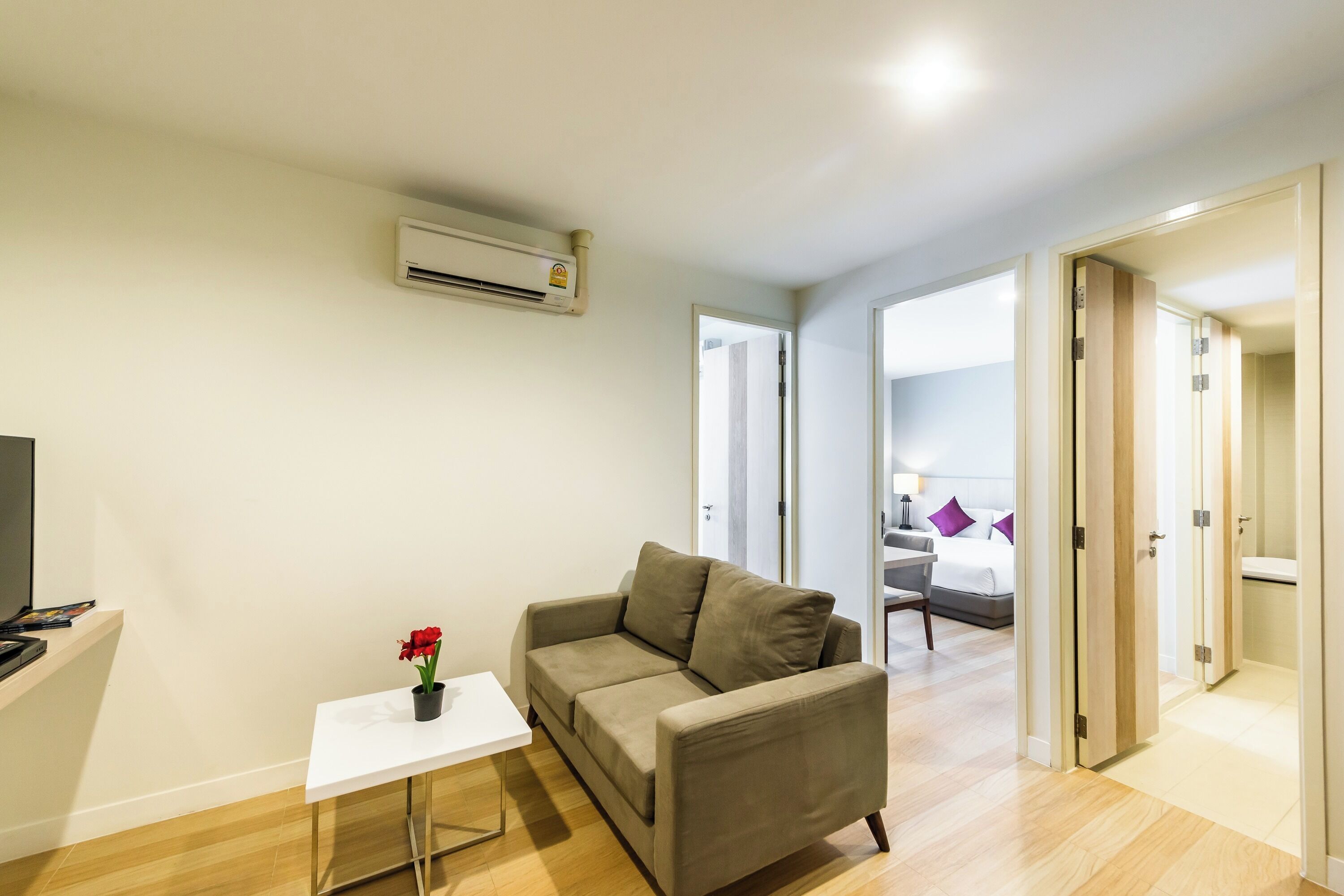 Suite ejecutiva | Caja fuerte, escritorio, wifi gratis y ropa de cama