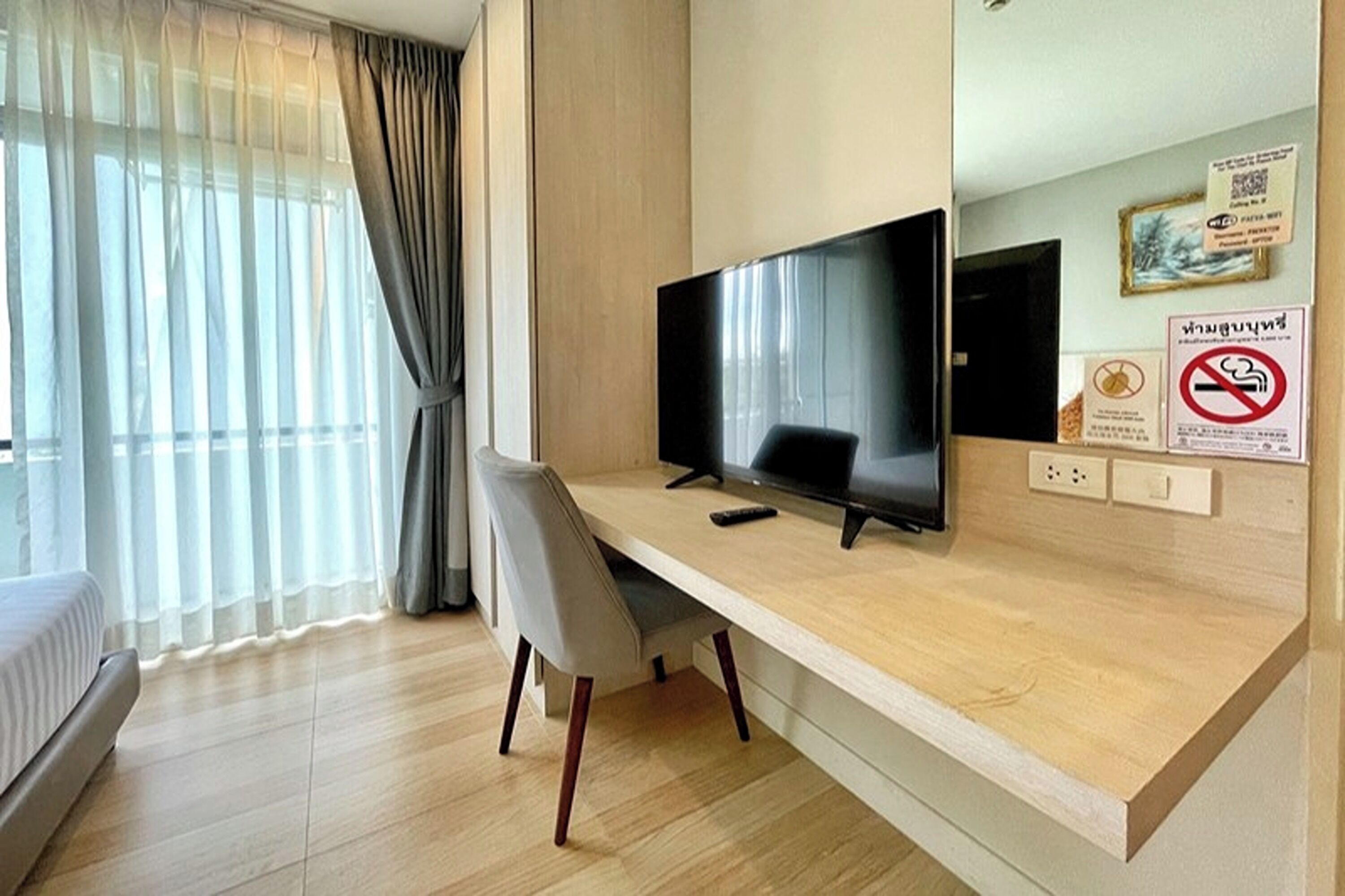 ห้องจูเนียร์สวีท | ตู้นิรภัยในห้องพัก, โต๊ะทำงาน, Wi-Fi ฟรี, ผ้าปูที่นอน