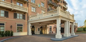 Exterior - Premier Suite Two Beds | Hotel Granduca | Spacious Suite Near High-End Shopping (Houston)