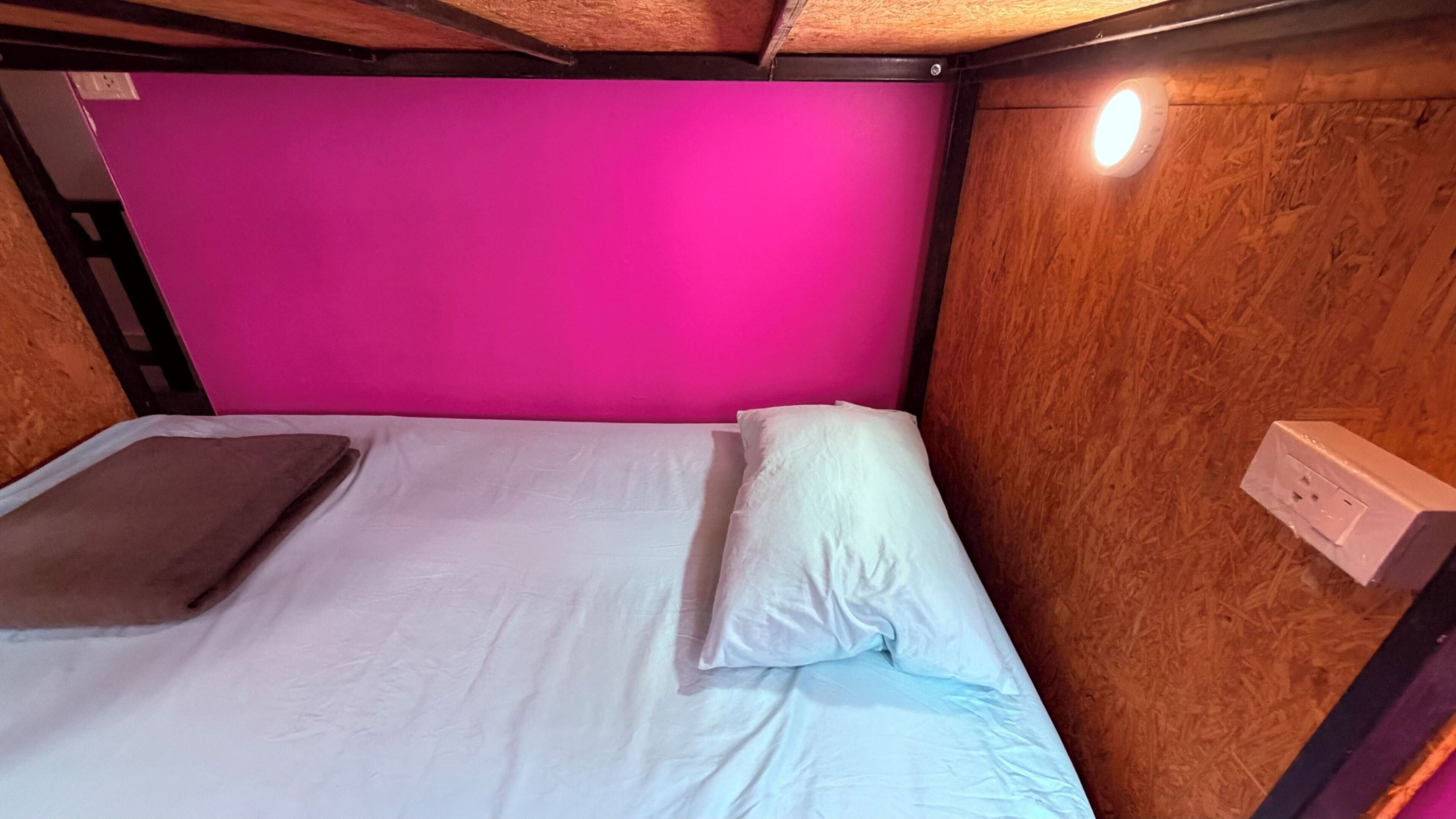 Free WiFi, bed sheets