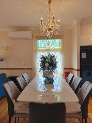 Luokittelematon kuva, 4 kautta 38, painike