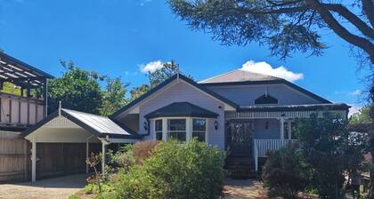 1BR Retreat Steps from Blue Mountains Highlights