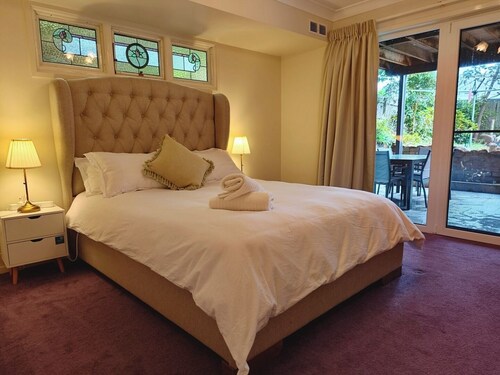 1BR Retreat Steps from Blue Mountains Highlights