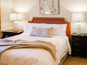 2 bedrooms, iron/ironing board, free WiFi, bed sheets - 2 Deluxe Suite | Hotel Granduca | Suite Near Uptown Park Shops & Dining (Houston)