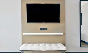 Unclassified image, 5 of 25, button