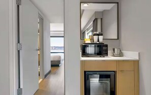 Unclassified image, 4 of 27, button - Relaxing Downtown Escape with Indoor Pool & Mississippi Views (Davenport)