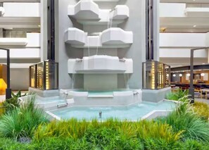 Una piscina cubierta, una piscina climatizada