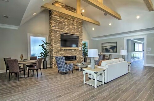 Spacious 3-bedroom villa near Bethany beach w/ pool and great amenities