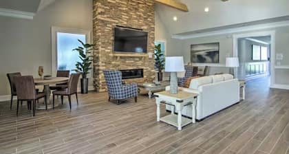 Spacious 3-bedroom villa near Bethany beach w/ pool and great amenities
