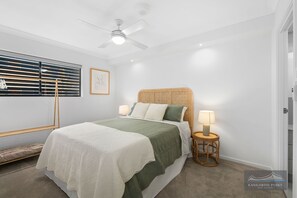 2 bedrooms, iron/ironing board, WiFi, bed sheets - Two Brm Unit, walk to Gabba, close to CBD, Free Secure Parking * Wifi (East Brisbane)