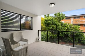 Terrace/patio - Two Brm Unit, walk to Gabba, close to CBD, Free Secure Parking * Wifi (East Brisbane)