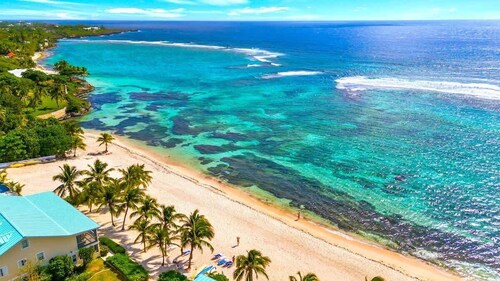 Lux 3Bdr Penthouse Condo on Idyllic Spotts Beach