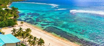 Lux 3Bdr Penthouse Condo on Idyllic Spotts Beach