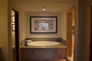 Sèche-cheveux, serviettes fournies