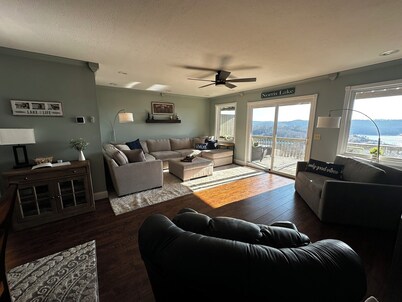 A 2BR/2.5BA Condo with boat slip in Deerfield Resort on beautiful Norris Lake,TN