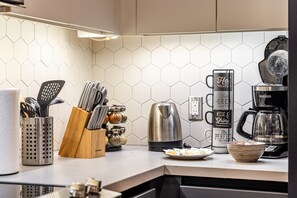 Refrigerador, microondas, parrilla de estufa y lavavajillas 