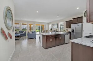 Unclassified image, 4 of 67, button