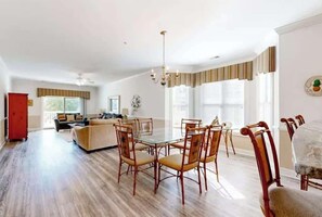 TV - 2 King Beds, 3BR w Pond View, Sleeps 8 (Myrtle Beach)