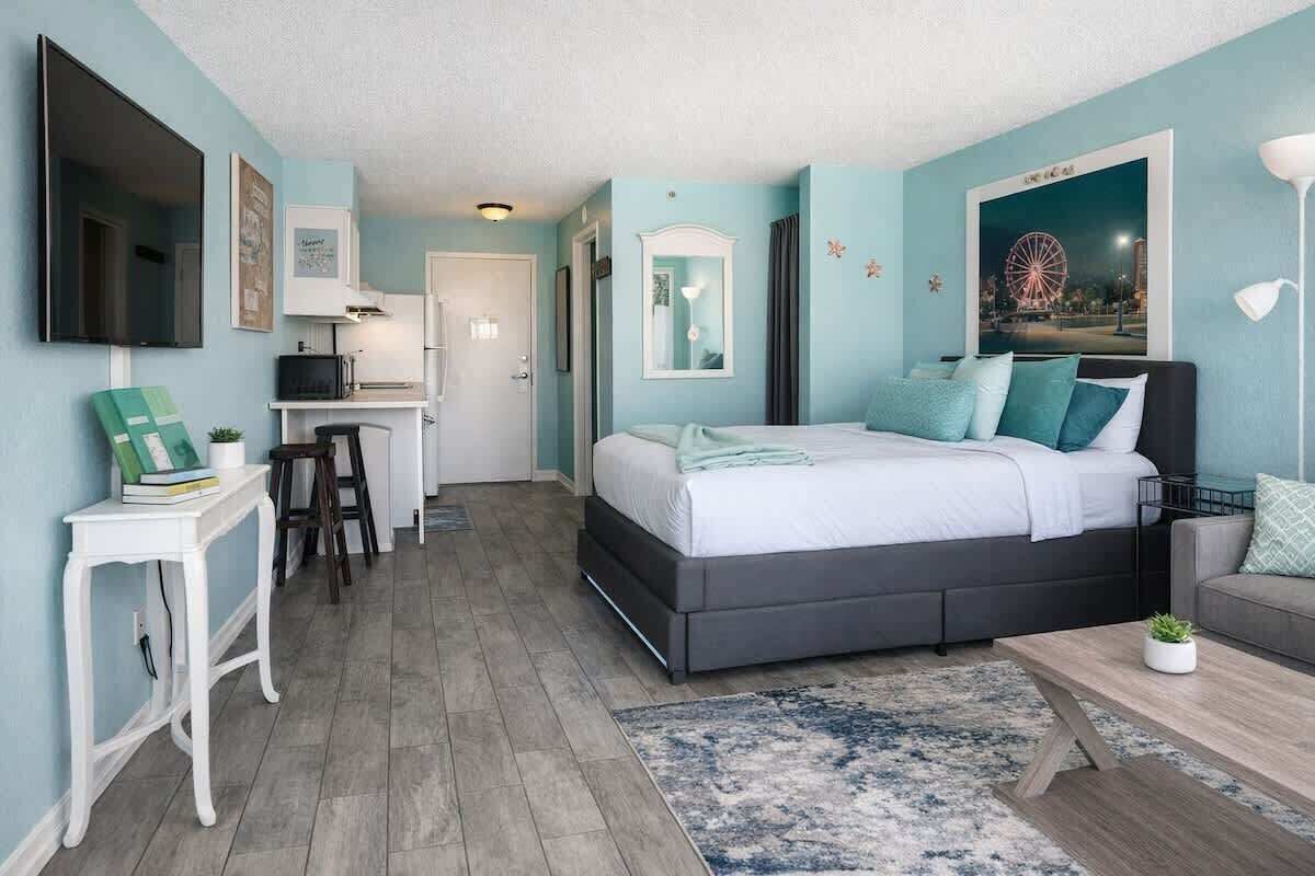 Tabla de planchar con plancha, wifi y ropa de cama 