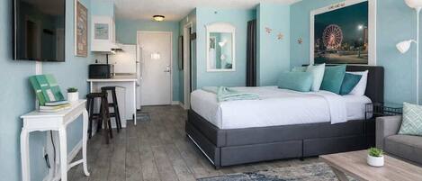 Tabla de planchar con plancha, wifi y ropa de cama