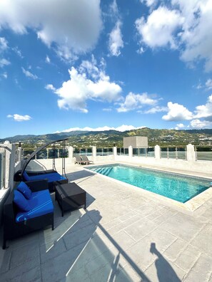 Pool - Cozy 1-bedroom apartment in quaint Kingston with AC and gym (Kingston)