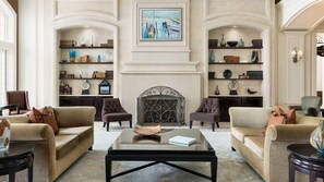 Unclassified image, 3 of 32, button