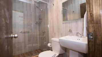 Triple Room, Balcony, City View | Bathroom