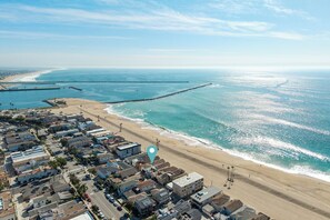 On the beach - Brand new Beachfront Remodel-Steps to Ocean (Seal Beach)