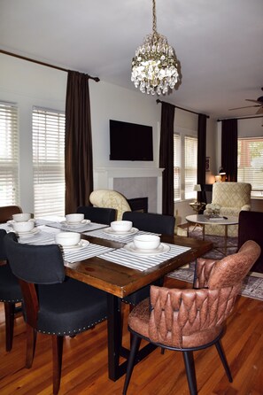 Dining - Historic Home in Downtown Benton located steps from the Square (Benton)