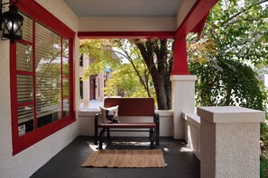 Terrace/patio - Historic Home in Downtown Benton located steps from the Square (Benton)