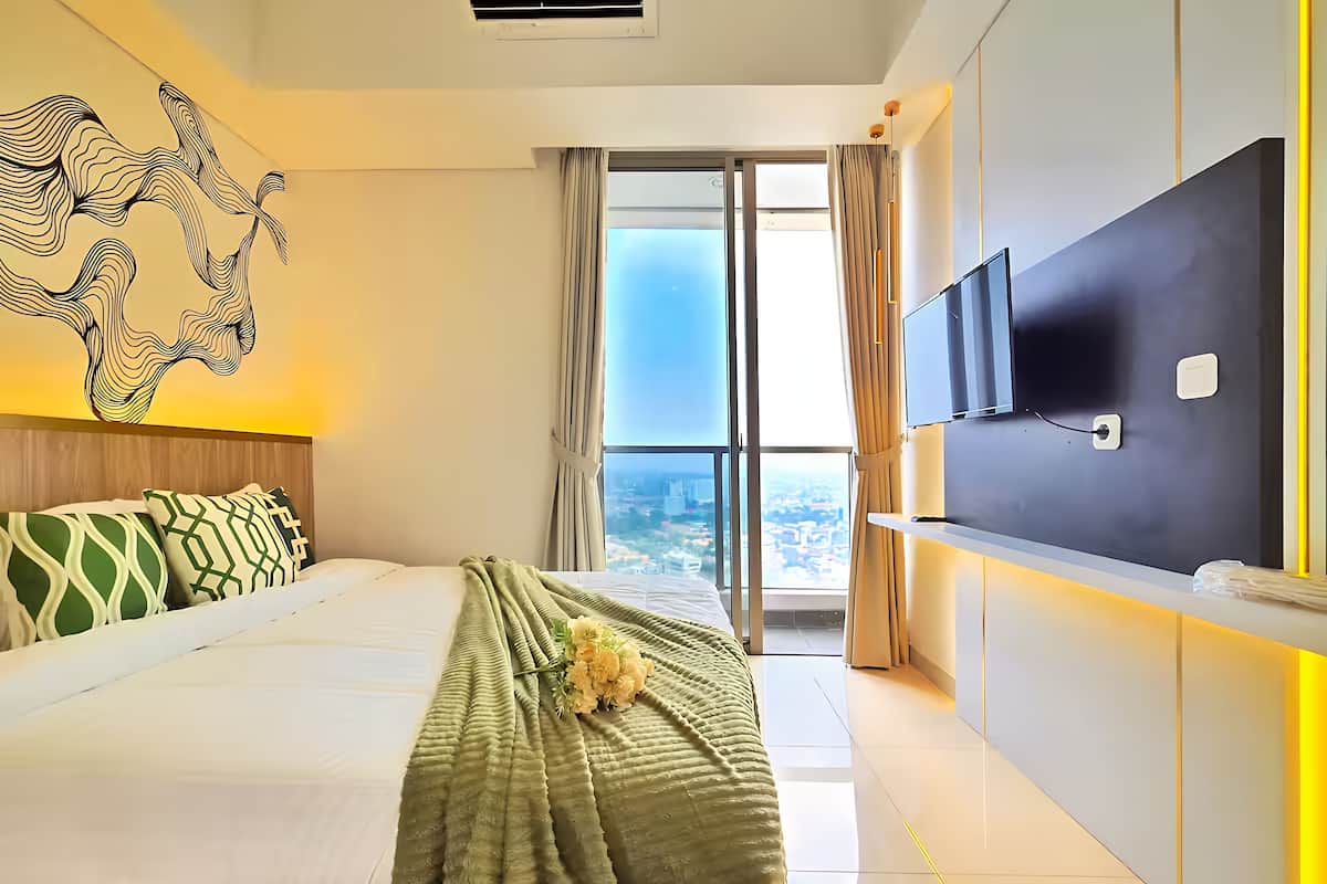 Room, 1 Bedroom, City View | Iron/ironing board, free WiFi