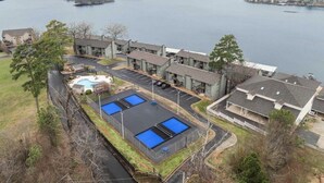 A residential area with a swimming pool and a view of a large body of water. - Updated 2 Bed 2 Bath Condo on beautiful Lake Hamilton 7 minutes from Oaklawn!! (Lake Hamilton)