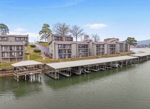 Exterior - Updated 2 Bed 2 Bath Condo on beautiful Lake Hamilton 7 minutes from Oaklawn!! (Lake Hamilton)