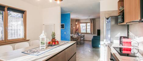 冷蔵庫、食器洗い機