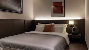 Blackout drapes, soundproofing, free WiFi