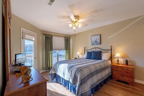 2 bedrooms, free WiFi, bed sheets - NEW Listing! Ledges condo. Enjoy some R&R in this walk-in 2bedroom w/water view (Osage Beach)