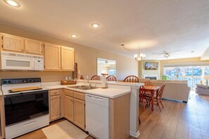 Private kitchen - NEW Listing! Ledges condo. Enjoy some R&R in this walk-in 2bedroom w/water view (Osage Beach)
