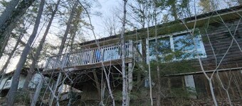 Chalet: Waterfront Cottage for Rent - Madawaska River, Calabogie