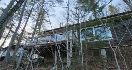 Chalet: Waterfront Cottage for Rent - Madawaska River, Calabogie