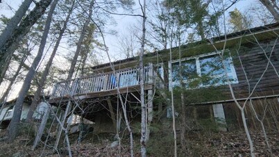 Chalet: Waterfront Cottage for Rent - Madawaska River, Calabogie