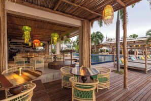 Outdoor dining - Malai Studio On The Beach Resort Of Selina (Rawai)
