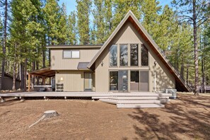 Exterior - Forest-Chal-A - Hot Tub, S of Sunriver, Cute & Quiet (Sunriver)