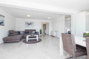 TV - Holiday apartment mit Klimaanlage (Mugeba)
