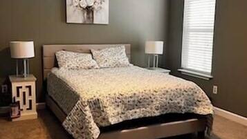 3 bedrooms, desk, free WiFi, bed sheets