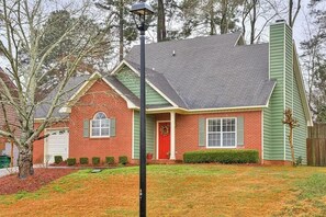 Unclassified image, 4 of 29, button - Mins to Parks • Private Fenced Yard • 3BR/Sleeps 6 (Martinez)