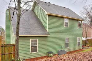 Unclassified image, 3 of 29, button - Mins to Parks • Private Fenced Yard • 3BR/Sleeps 6 (Martinez)